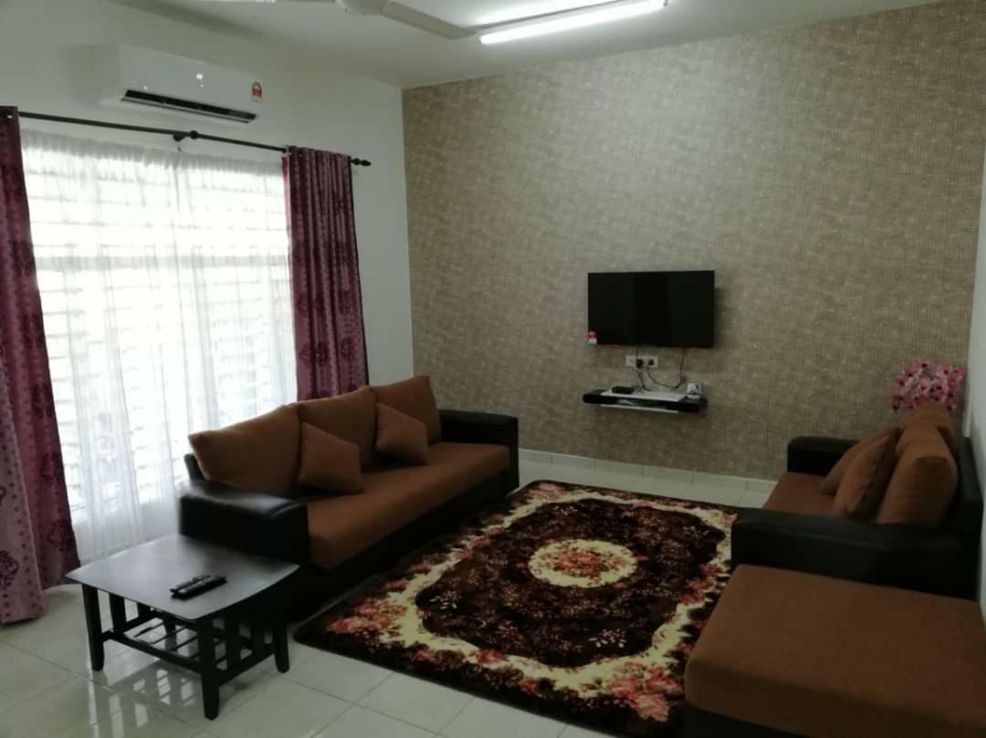 Faeyz Homestay Pertam Jaya Malacca Exterior foto