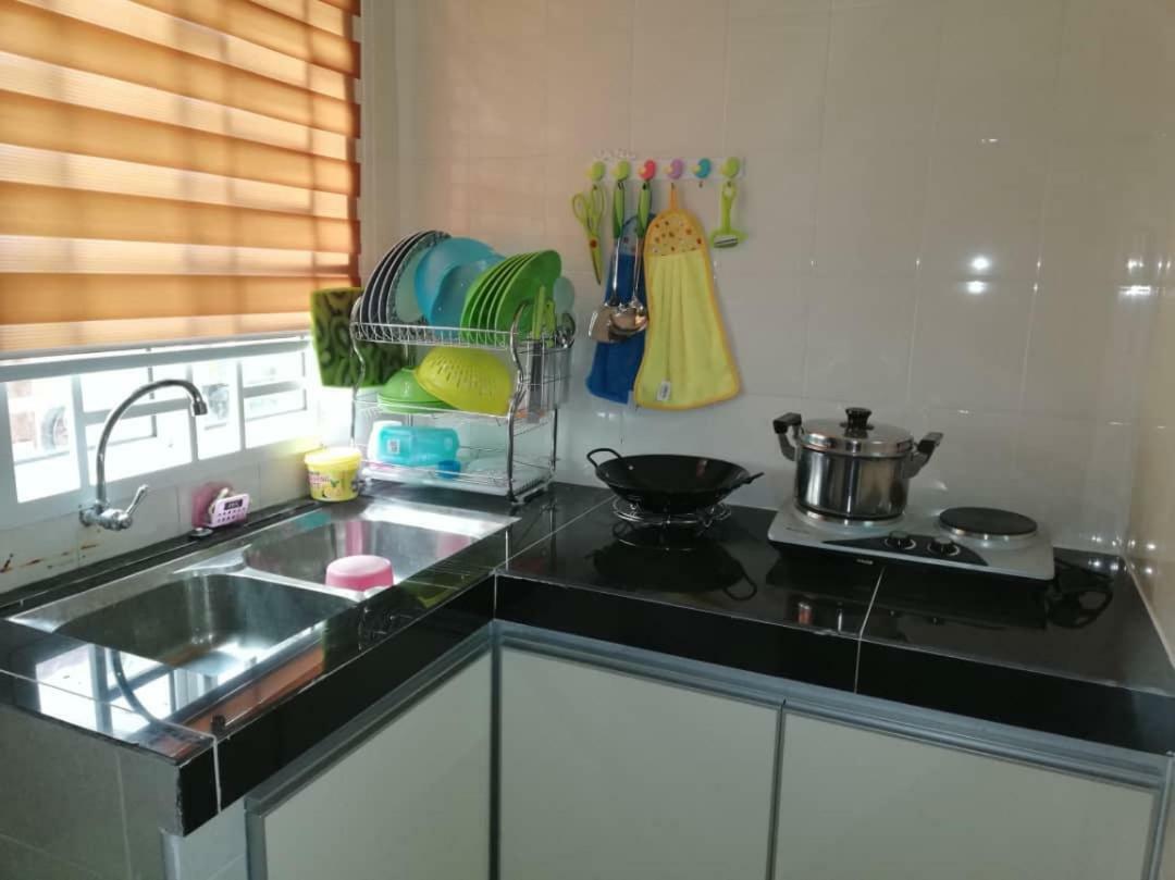 Faeyz Homestay Pertam Jaya Malacca Exterior foto
