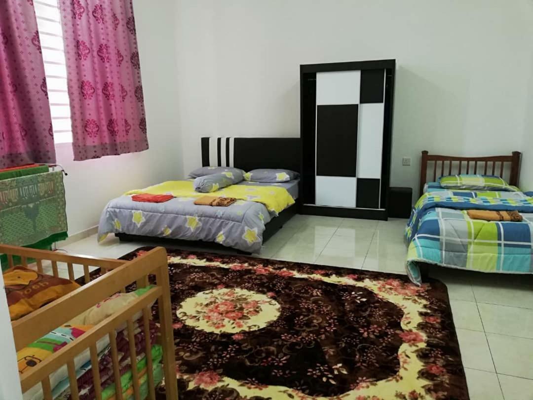 Faeyz Homestay Pertam Jaya Malacca Exterior foto